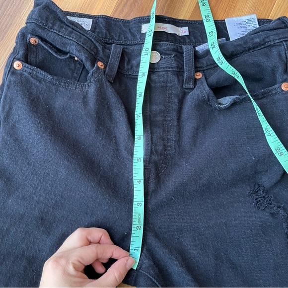 SOLD Levi’s Wedgie Straight Distressed Jeans - Picture 5 of 7